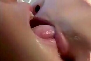 Kissing Girls